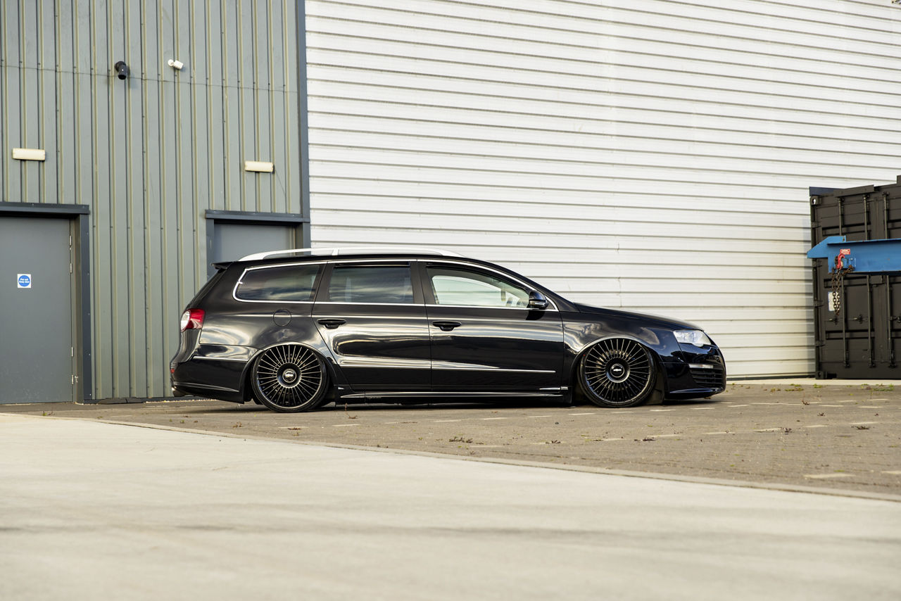 2009 Volkswagen Passat R36 - Rotiform GRZ - Black | Wheel Pros